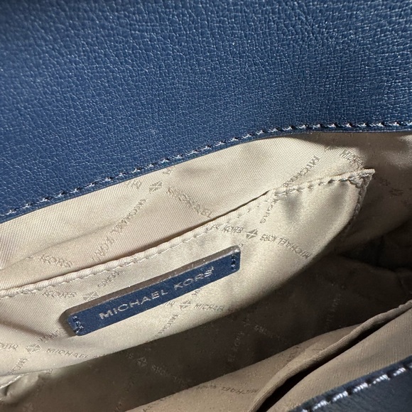 Michael Kors Crossbody - Picture 11 of 12